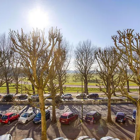 La Casa - View Of The Racecourse & Meadow