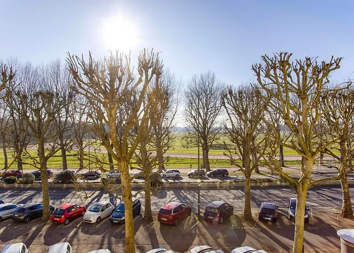 La Casa - View Of The Racecourse & Meadow